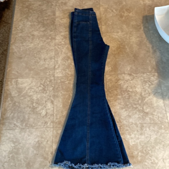Bell Bottom jeans zip up on the side size Med Woman’s - Picture 14 of 14